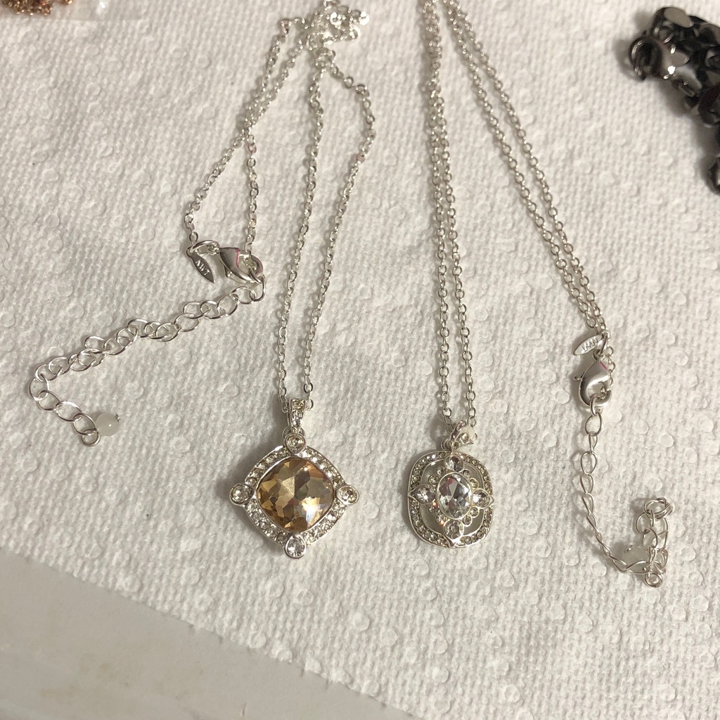 Chic Silver Necklace With Gold-Toned Pendant